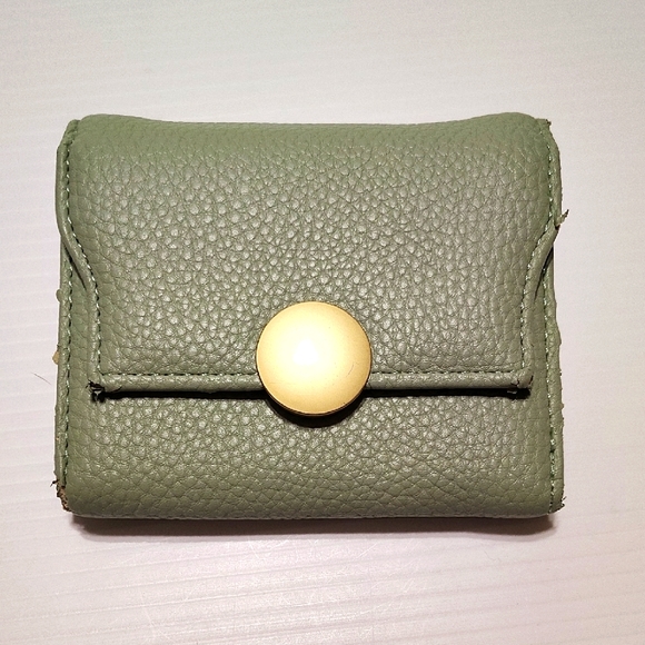 🖤Free with Bundle🖤 Mint & Gold Tri-fold Wallet - Picture 1 of 7